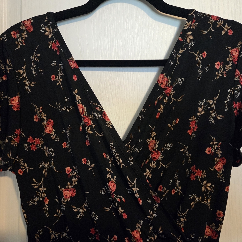 Kaileigh Dark Floral Wrap Mini Dress Size M - Picture 3 of 10